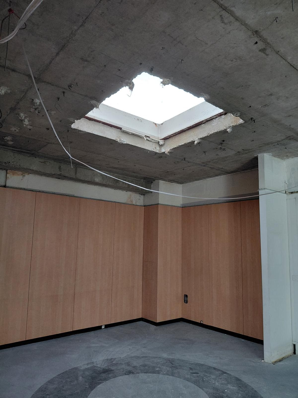 Travaux découpe béton + deposé faux plafonds